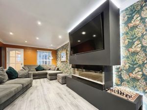 Lounge Diner- click for photo gallery
